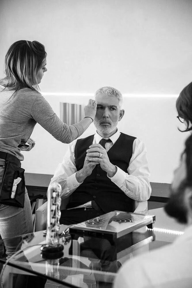Maquillage à effets spéciaux réalisé sur un comédien lors d’un tournage cinéma
