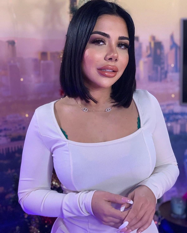 justine fioritomaquillage studio tv emission web Justine Fiorito réalisant un maquillage TV sur le plateau de AJA